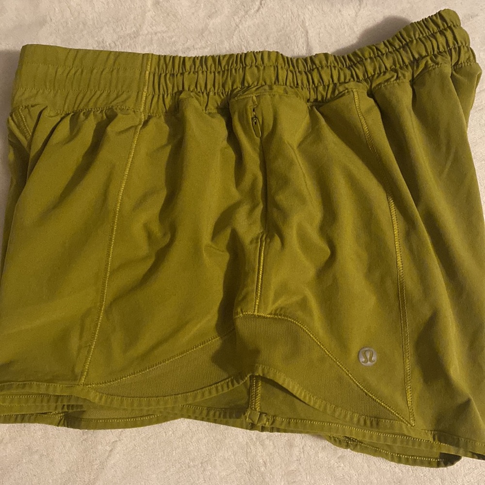 SOLD✨Lululemon Hotty Hot Short II Long 4" Size 8 - Picture 6 of 11